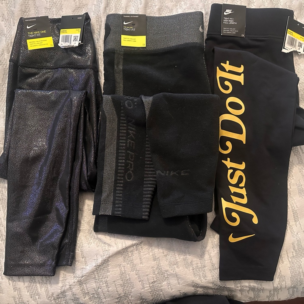 BRAND NEW NIKE LEGGINGS! WITH TAGS!!!